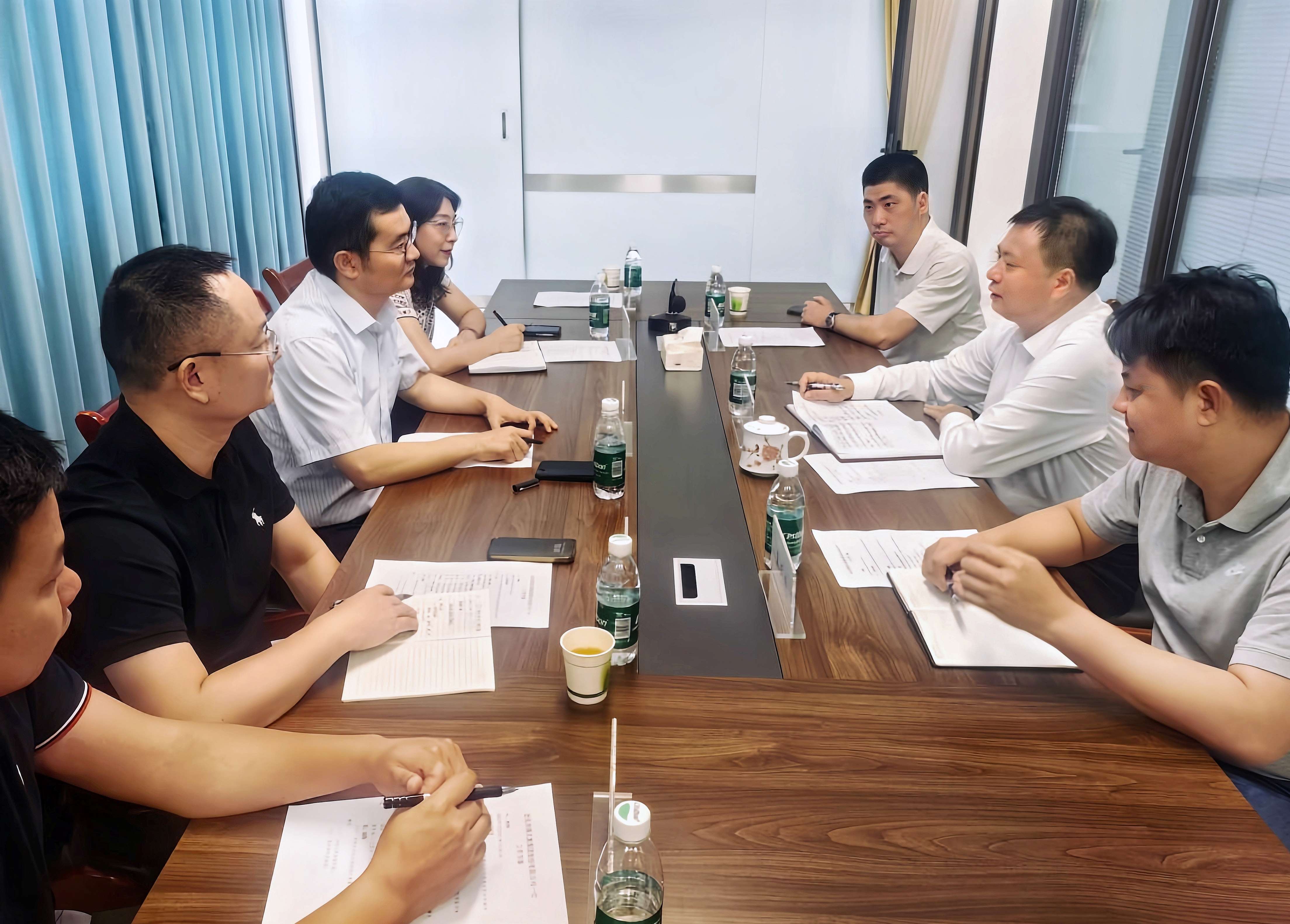 7月20日，朱延東與三亞市副市長(cháng)張長(cháng)豐舉行會(huì )談.jpg